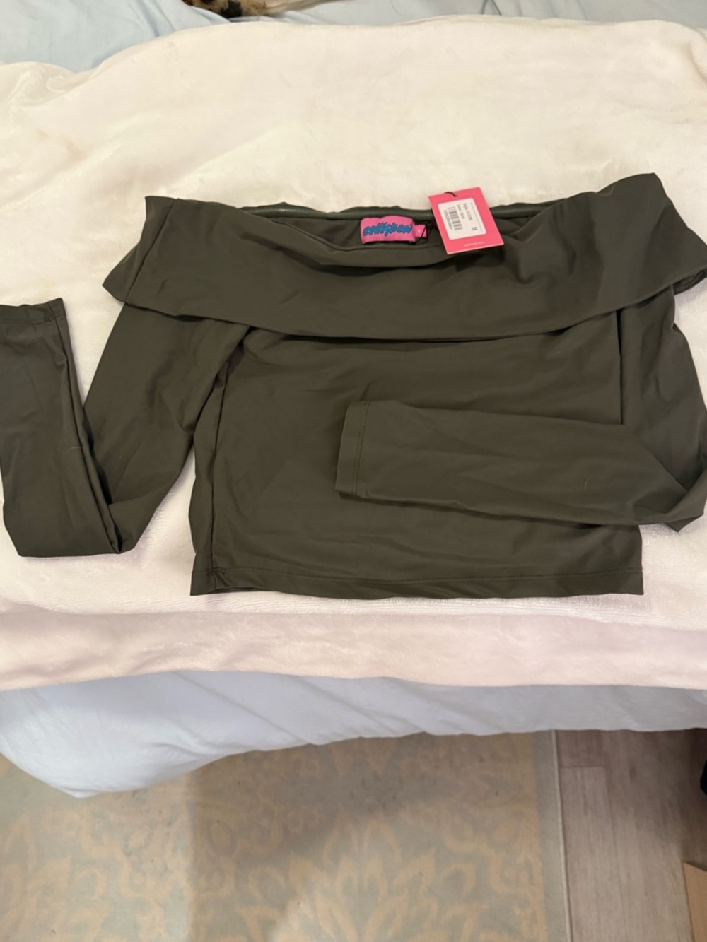 NWOT Edikted Olive Off-Shoulder Seamless Long Sleeve Top